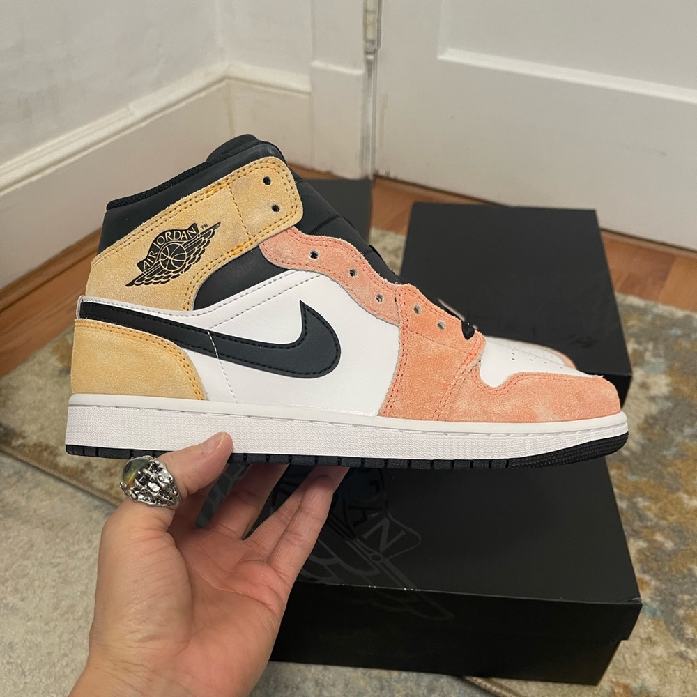 NIB Men Size 9 (Euro Sz 42.5) Jordan 1 Mid SE Sneakers Magic Ember/Sundial-White - Picture 10 of 17